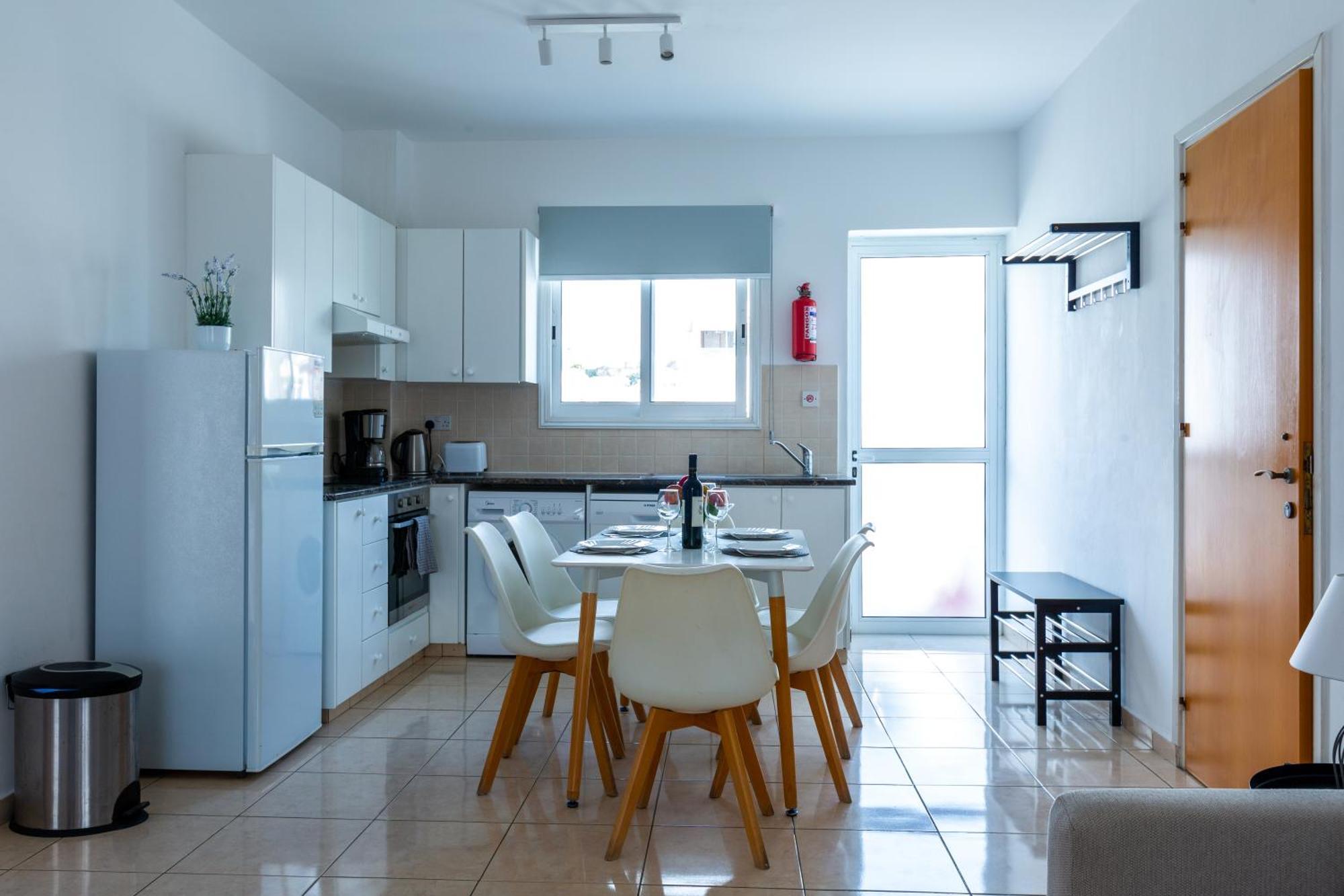 Beautiful 2 Bed Apartment In Paphos Cyprus المظهر الخارجي الصورة